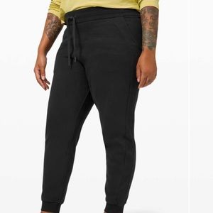 Lululemon 28” scuba joggers black size 10